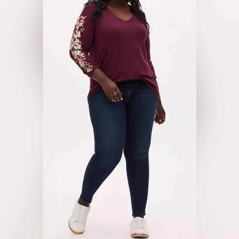 Women's V-Neck Floral Sleeve Top - Burgundy - Picture 3 of 6